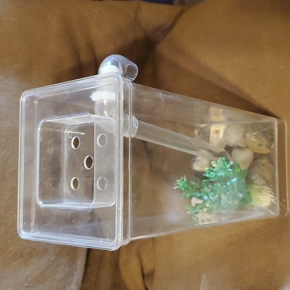 Small Plastic Self Cleaning Fish Tank Aquarium - Picture 2 of 4